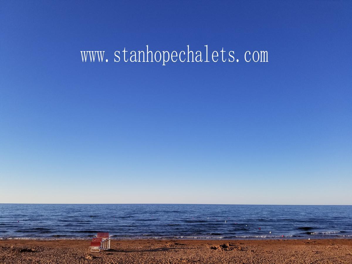 מלון Merry Stanhope Chalets מראה חיצוני תמונה